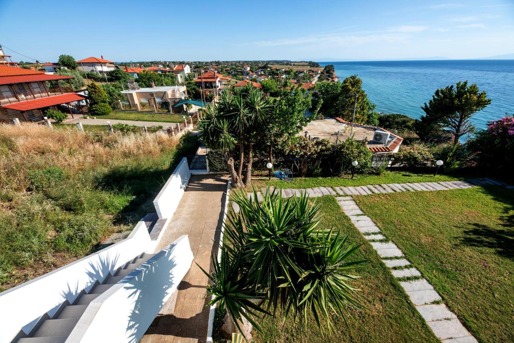 Thea Suites Potidea Nea Poteidaia Exteriör bild