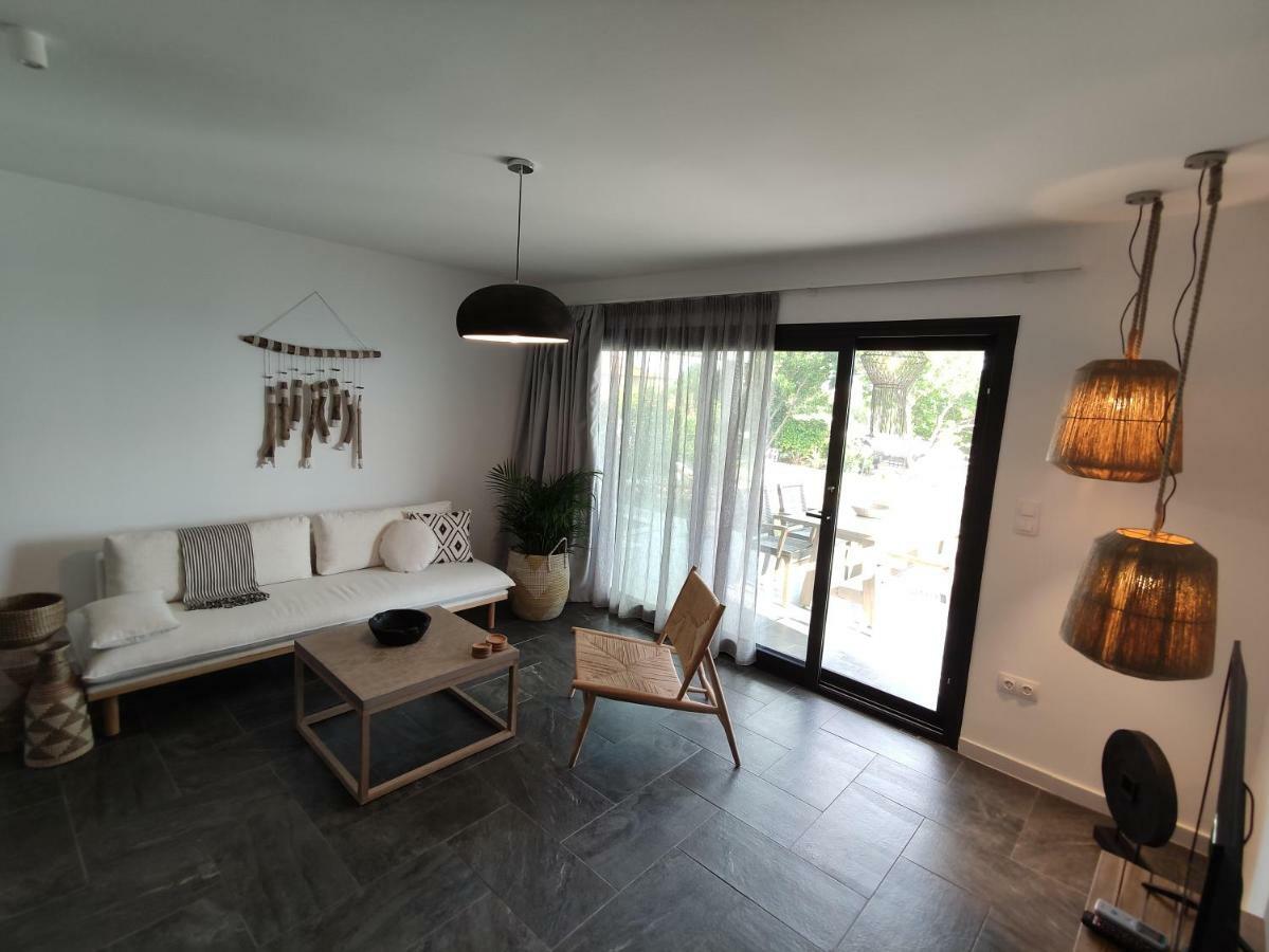 Thea Suites Potidea Nea Poteidaia Exteriör bild