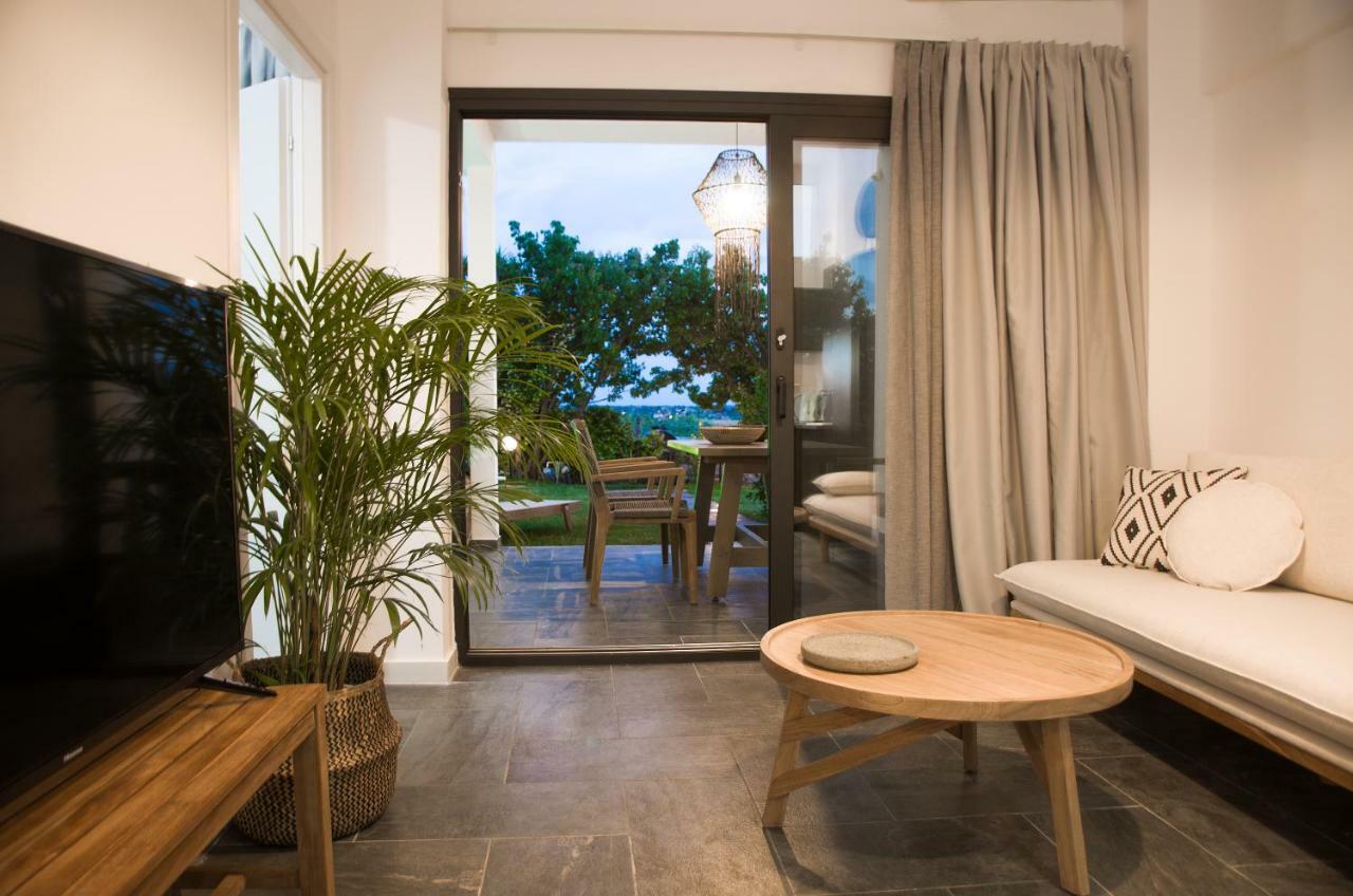 Thea Suites Potidea Nea Poteidaia Exteriör bild