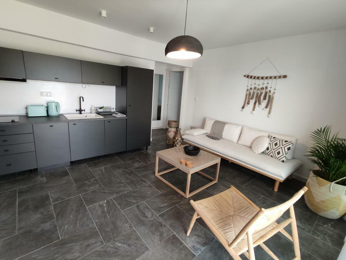 Thea Suites Potidea Nea Poteidaia Exteriör bild