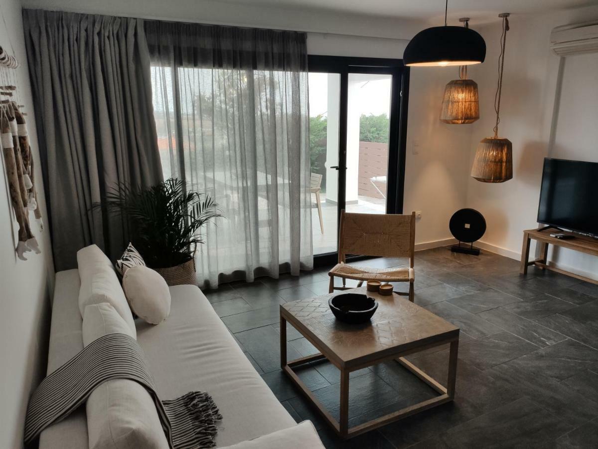 Thea Suites Potidea Nea Poteidaia Exteriör bild